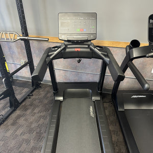 Life Fitness Club Series+ Treadmill — [Display Model]