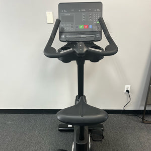 Life Fitness Club Series+ Upright Bike - Black — [Display Model]